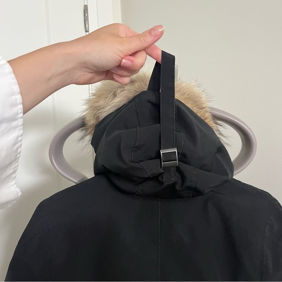 CANADA GOOSE - Buttoned/ Zippered Winter Coat - Mint Condition - Women’s M - Picture 4 of 14